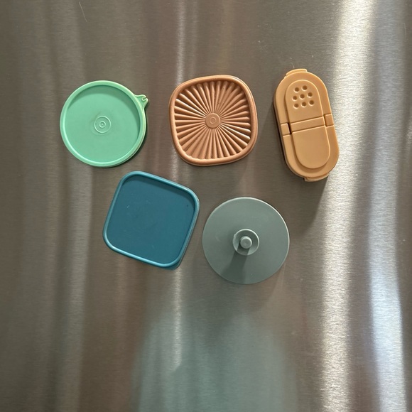 Tupperware miniature lids fridge magnets - Picture 2 of 2